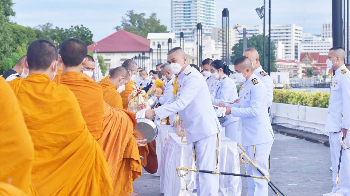 "ผบ.ทร." น้อมระลึก "ในหลวง ร.9" จัดพิธีบำเพ็ญกุศล เนื่องในวันคล้ายวันสวรรคต