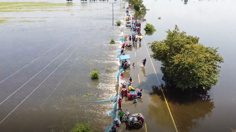 "น้ำท่วม" อ.คงกำลังไปอำเภอโนนแดงชาวบ้านเดือดร้อนหนัก