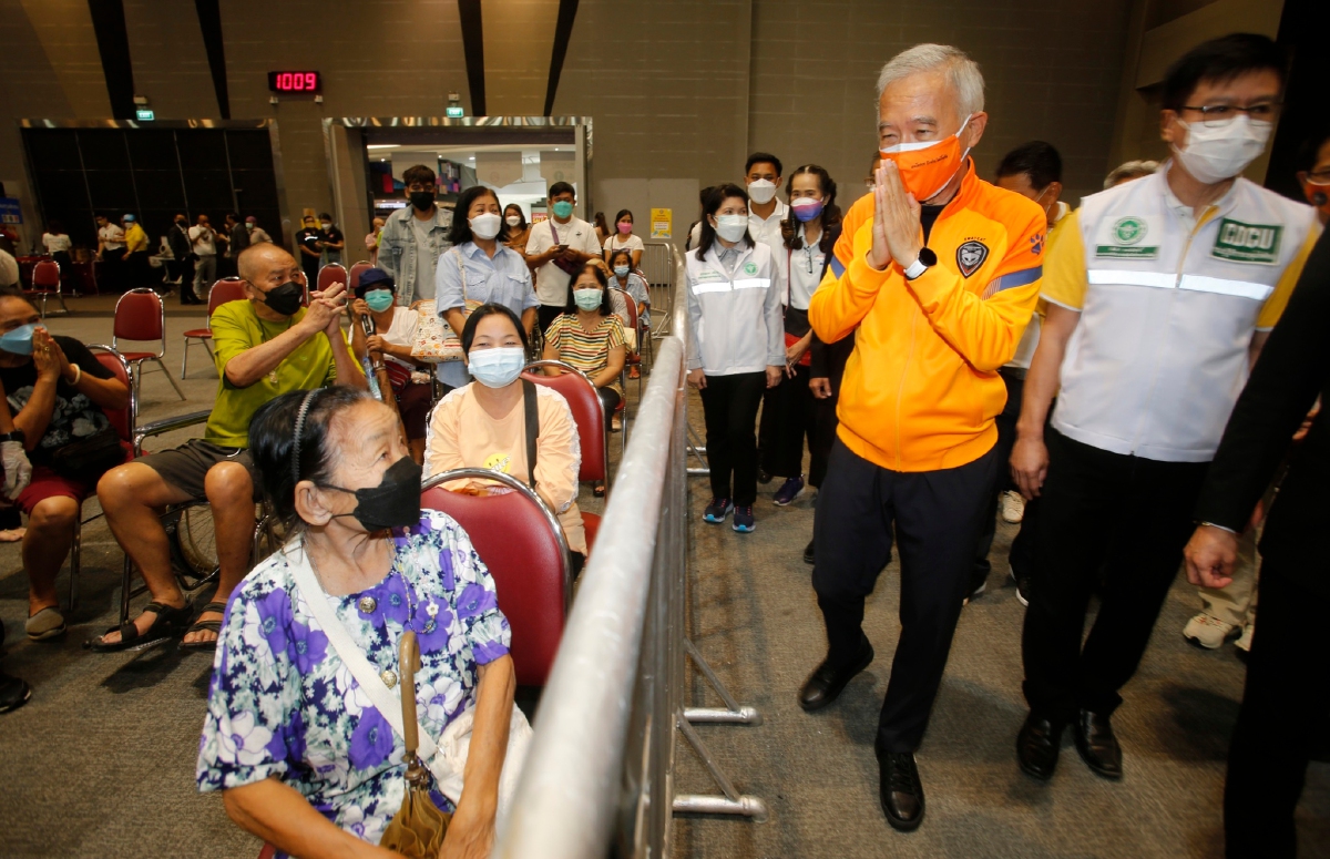 "สุวัจน์" ร่วมให้กำลังใจคนโคราช รับวัคซีนโควิด ประกาศ KORAT WELCOME โคราชพร้อม