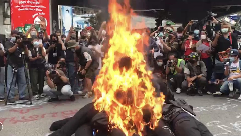 "ม็อบ3นิ้ว"ประกาศเคลื่อนขบวนไป "สถานทูตเยอรมัน" ลั่น ไทยปกครองระบอบปชต.