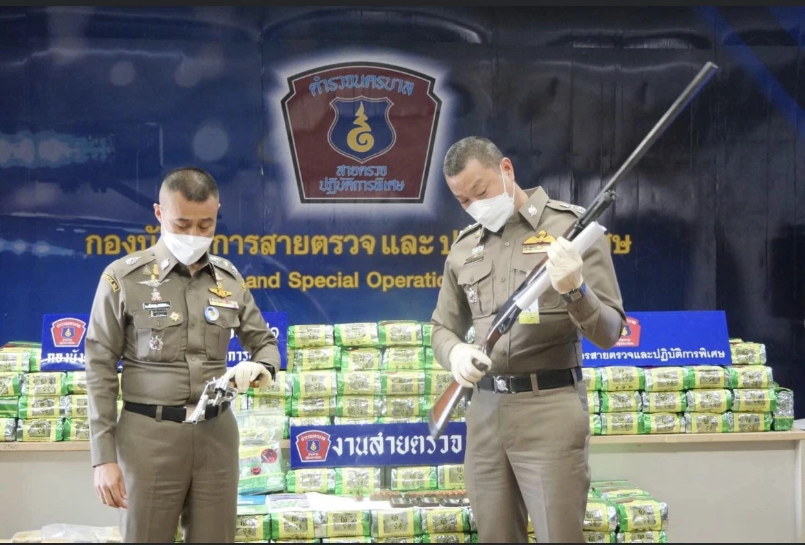 ผบช.น. โชว์ผลงาน รวบแก๊งค้ายาเสพติด ก่อนลำเลียงส่งลงใต้