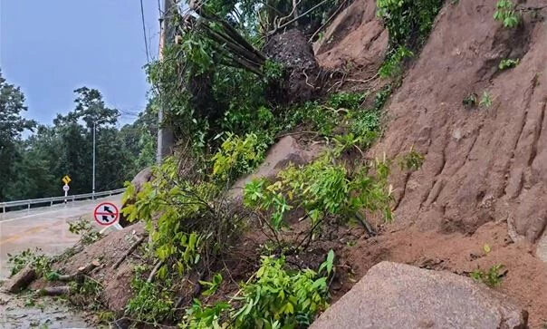 สถานการณ์น้ำท่วมเกาะสมุย หลังเกิดฝนตกต่อเนื่อง บางจุดเกินดินสไลด์