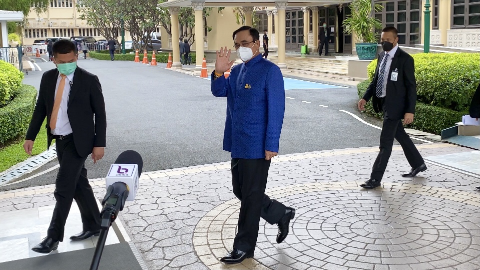 สะดุ้ง "ประยุทธ์" โบกมือ บ๊ายบาย บอก ลาก่อน