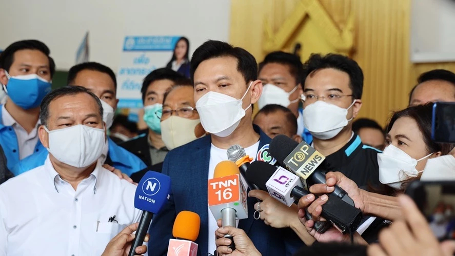 "ดร.เอ้"ประเดิมลงพื้นที่ฝั่งธน ดูปัญหาน้ำท่วม ชี้ปมดิสเครดิตแค่รับน้อง