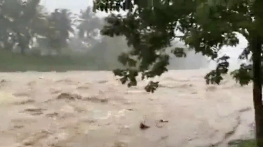 น้ำป่าจากเทือกเขาบรรทัดทะลักกลางดึก ผู้ป่วยติดเตียงเสียชีวิต 1 ราย