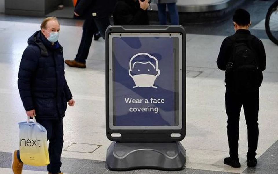 อังกฤษยังไม่ประกาศคุมเข้มโควิดครั้งใหม่แต่จับตาสถานการณ์รายชั่วโมง