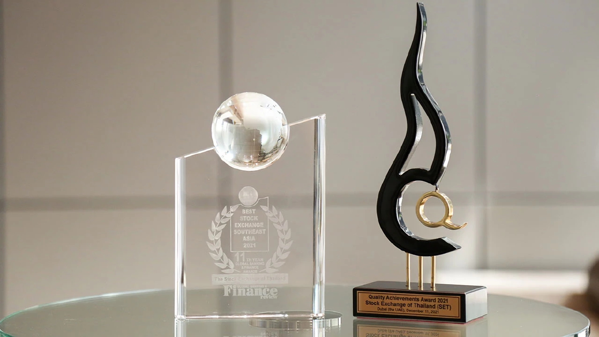 ตลท.คว้าสองรางวัลระดับโลก ตอกย้ำการเป็นตลาดหลักทรัพย์ชั้นนำในเอเชีย