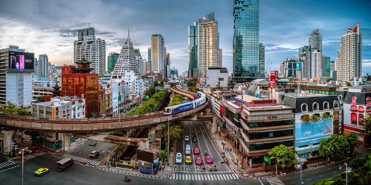 ปรากฏการณ์ ‘ Silom Snowball ’ เมื่อทุนใหญ่ขยับ ราคาที่ดินขยาย