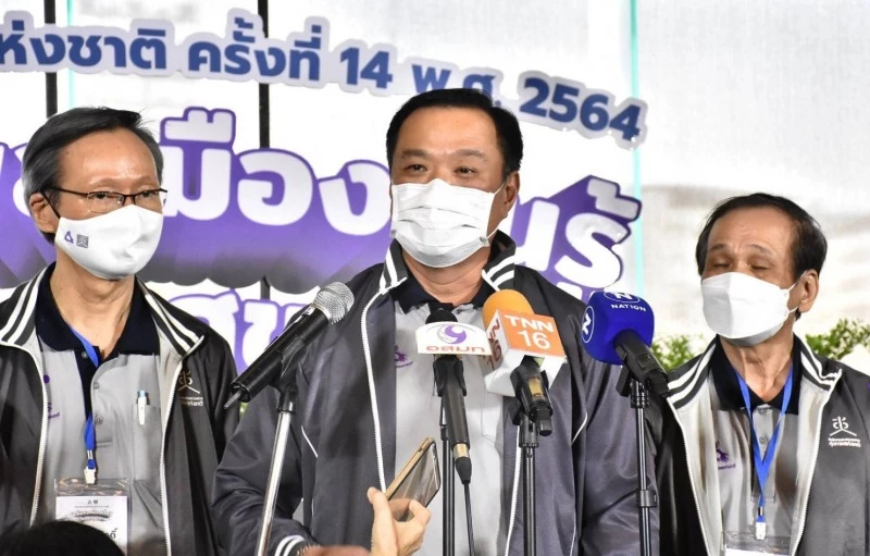 "อนุทิน" ยืนยันไทยไม่ลดมาตรฐานการคัดกรอง คนเดินทางจากต่างประเทศ