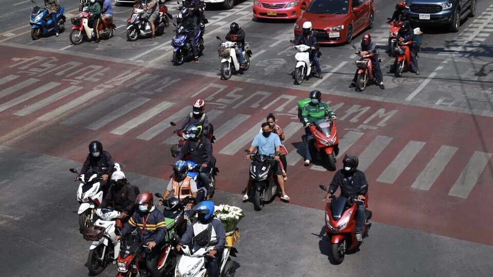 กทม.ชู "แยกอโศกมนตรี" ทางม้าลายปลอดภัย หลังใช้กล้อง AI จับ-ปรับผู้กระทำผิด