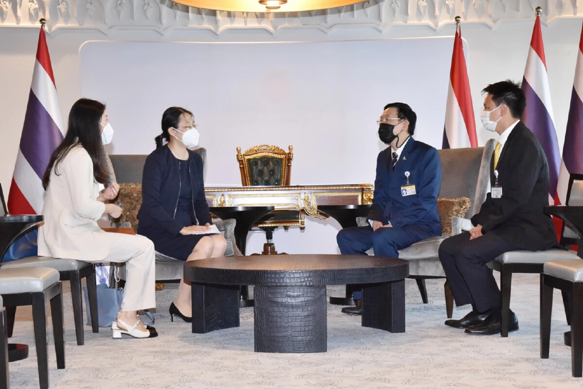 พรรคคอมมิวนิสต์จีน มอบถุงยังชีพ ช่วย ชาวพิมาย ผ่าน "พปชร."