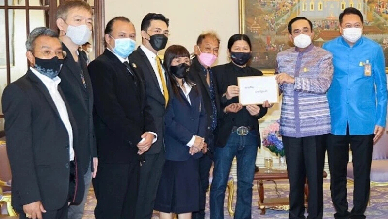 กลุ่มศิลปิน คนบันเทิง ให้กำลังใจ ‘นายกตู่’ ที่ช่วยเยียวยา