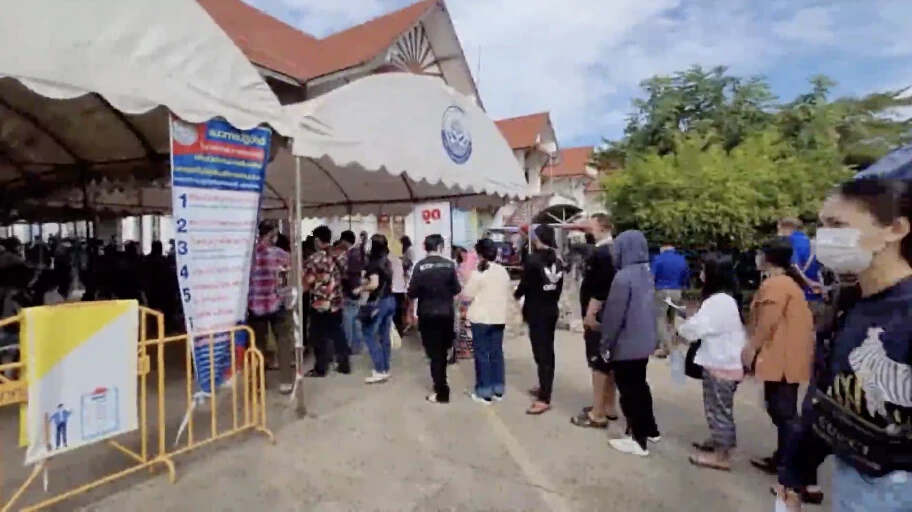 คนอุบลฯแห่ฉีดวัคซีนเข็ม 1 บูทเข็ม 3 หลังโอไมครอนระบาดหนัก
