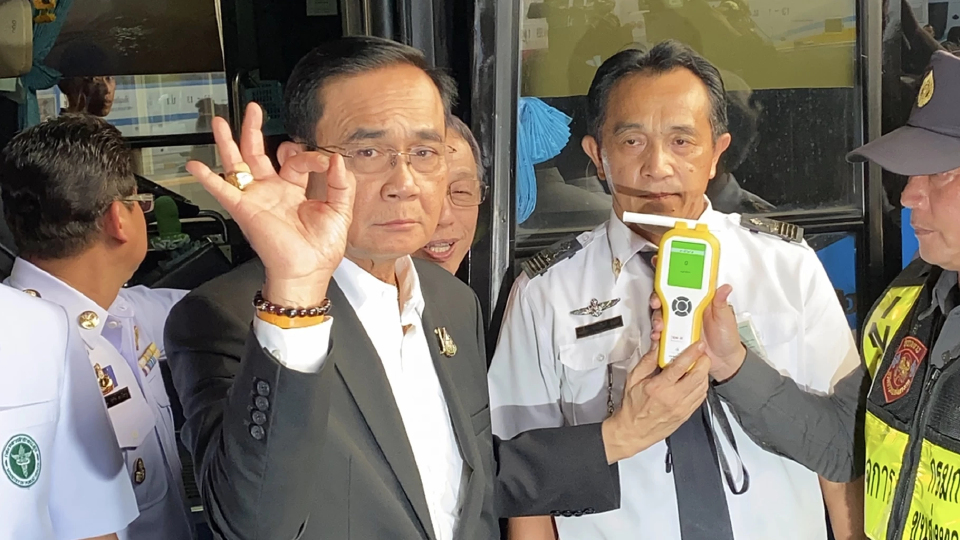 "นายกฯ"สั่งคุมเข้มความปลอดภัย ปชช. กลับจากภูมิลำเนา ย้ำ เมาไม่ขับ