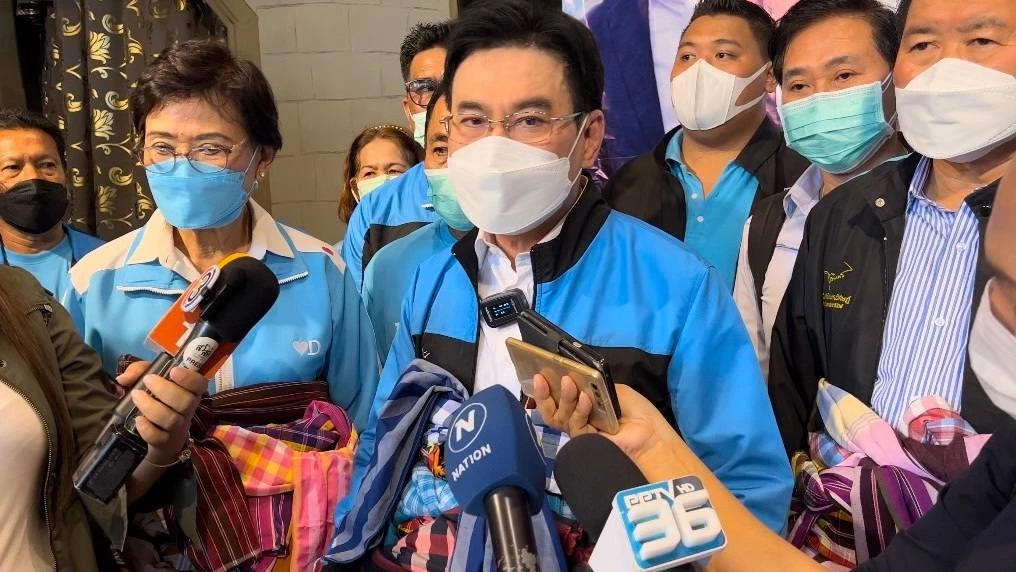 "จุรินทร์" มั่นใจ รัฐบาลไปต่อได้ ปัดตอบ "อนุทิน" เนื้อหอมนั่ง "นายกฯ"