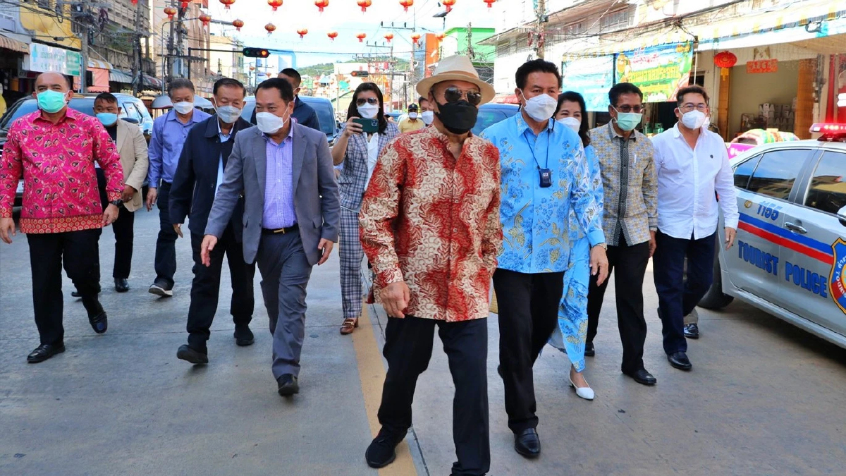 "แกนนำพรรคประชาชาติ" ควง "ปธ.บีทีเอส กรุ๊ป" ลงพื้นที่เบตง