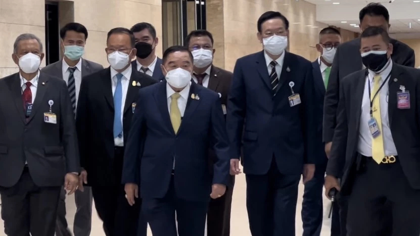 "ประวิตร" สั่ง "ส.ส.พปชร." อยู่ให้กำลังใจ "นายกฯ - รมต." ใน "ศึกซักฟอก"