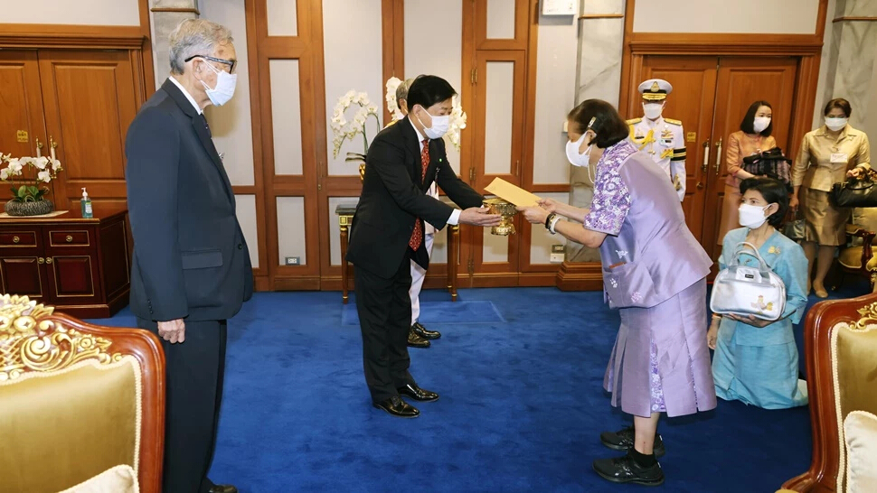 กรมสมเด็จพระเทพฯ พระราชทานพระราชวโรกาสให้ ทูตจีน น้อมเกล้า ฯ ถวายวัคซีนซิโนฟาร์ม ป้องกันโควิด-19