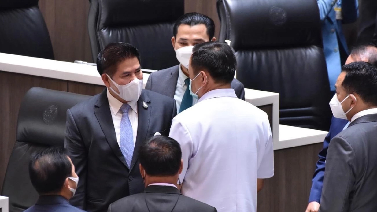 "ธรรมนัส" นำส.ส.เศรษฐกิจไทย ร่วมประชุมรัฐสภา นั่งขั้วรัฐบาล