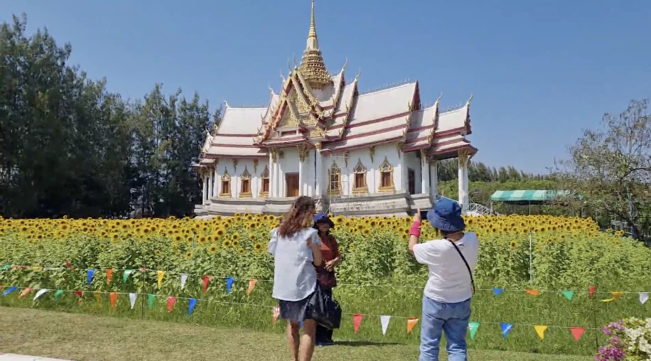 วัดหลวงพ่อโต สีคิ้ว โต้ข่าวถังแตก ยันไม่มีเงินจ่ายพนักงานเป็นเรื่องเท็จ