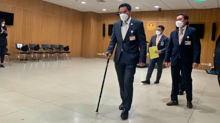 "พาณุวัฒณ์" แจงกรณีไม่ร่วมลงมติ สภาฯ เหตุลา เพราะรักษาเอ็นเข่าฉีก