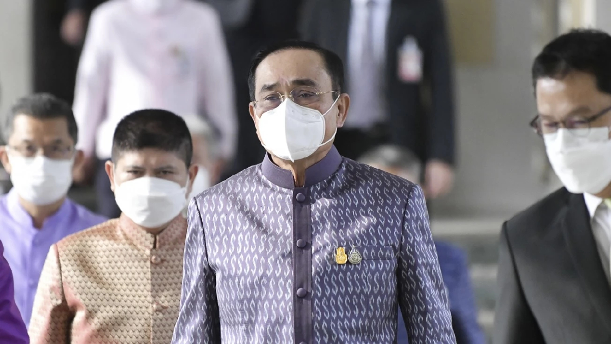 "นายกฯ" เผย เอาธรรมะเข้าข่ม เลิกตามโซเชียล ถาม "อนุทิน" ห้อยพระอะไรเข้าสภาดี