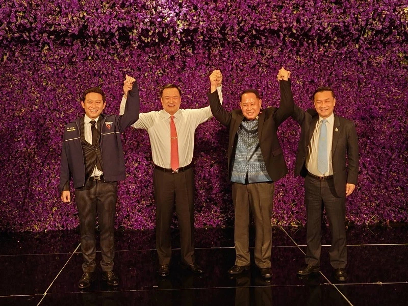 2 พ่อลูก“ช่างเหลา”แยกวง”ธรรมนัส”เปิดตัวเข้า“ภูมิใจไทย”