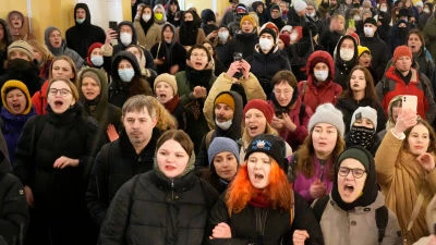 รัสเซียปัดจ่อใช้กฎอัยการศึกหลังคนตื่นข่าวลือแห่หนีไปนอก