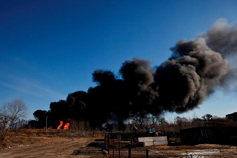 รัสเซียยิงจรวดทำลายฐานทัพอากาศยูเครน เตรียมจัดขบวนบุกกรุงเคียฟ