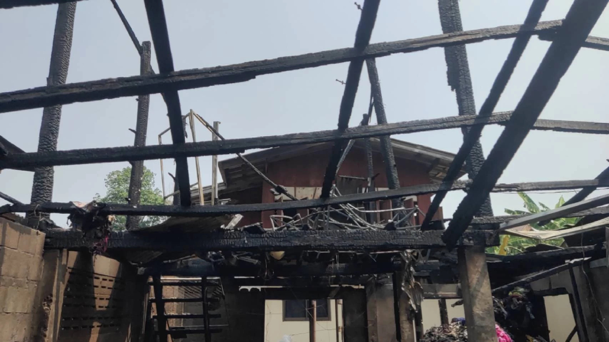 2 พี่น้องทะเลาะเดือด ก่อนไฟไหม้บ้านวอดทั้งหลัง