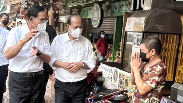 "2ป." ลงพื้นที่ "คลองโอ่งอ่าง" เช็กเรตติ้ง โว ผลงานรัฐบาล ที่โลกยอมรับ