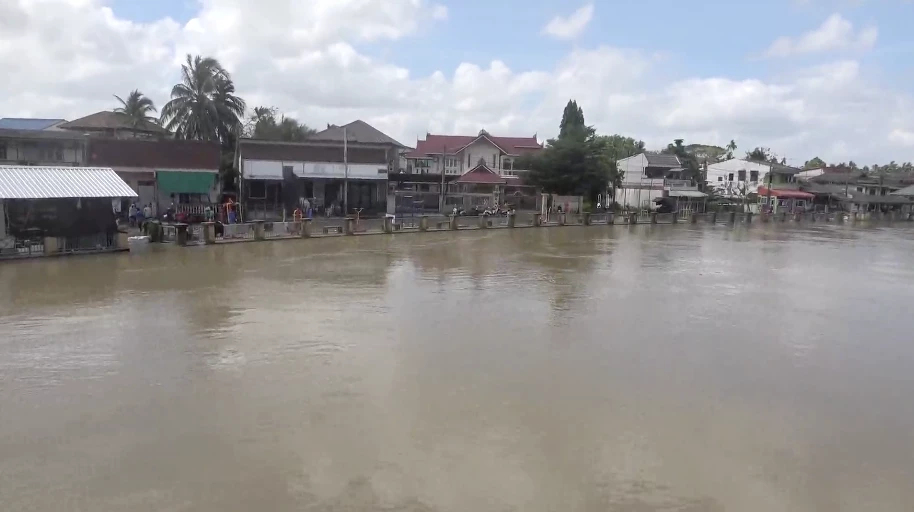 แม่น้ำปัตตานีวิกฤติ มวลน้ำยะลาไหลสมทบ