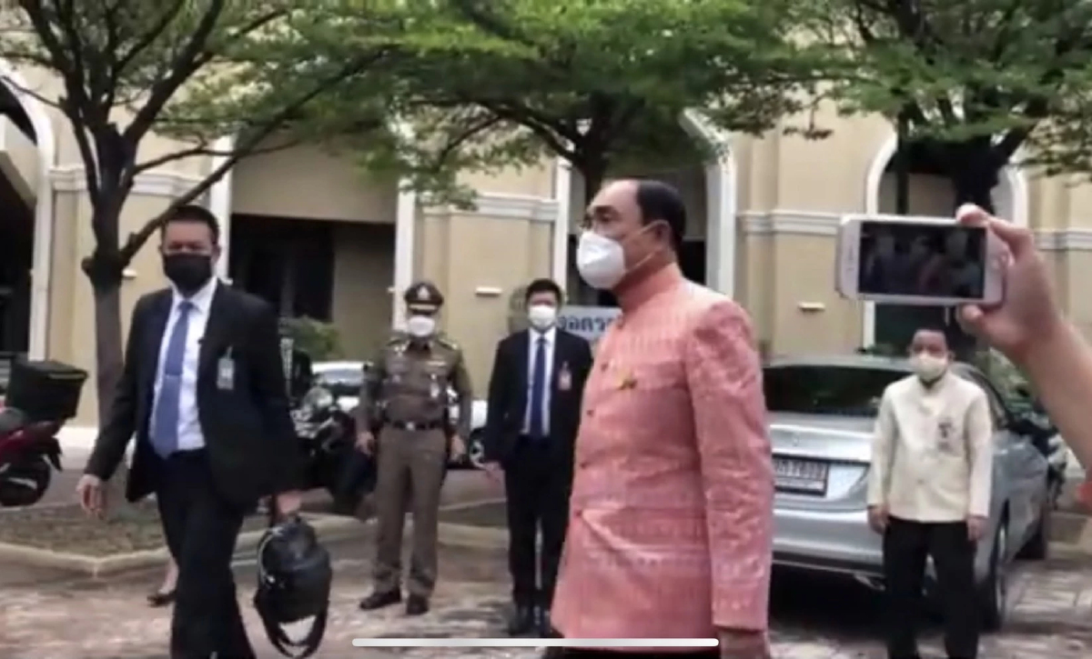 "ประยุทธ์" เอาจริงดันรถ EV เดินสำรวจทำเนียบหาจุดตั้งที่ชาร์จรถยนต์ไฟฟ้า
