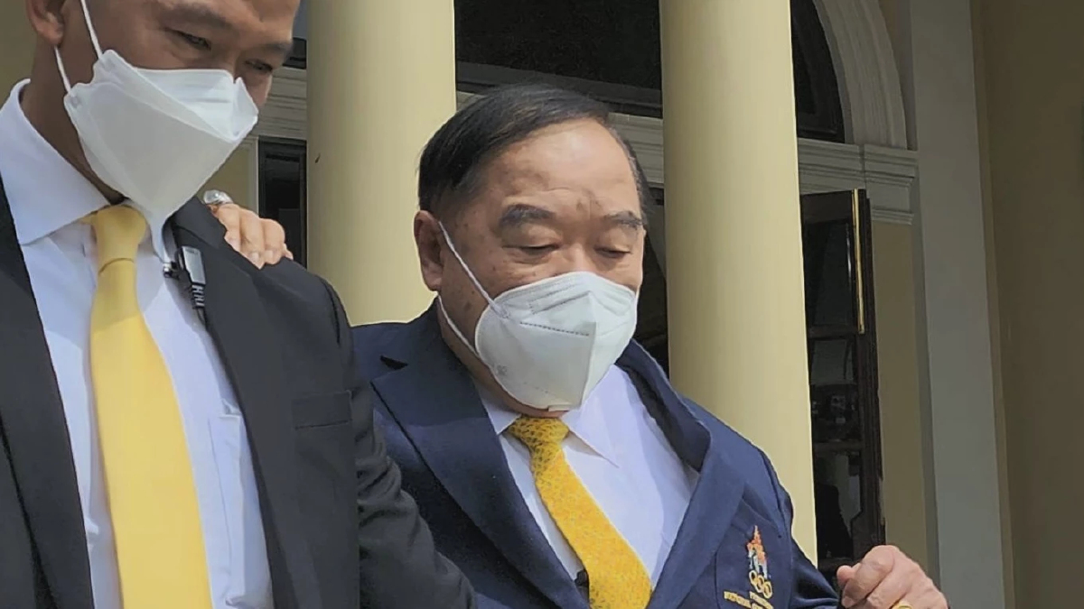 "ประวิตร" นิ่ง ไม่ตอบ ปม เสียบนั่ง "นายกฯ" แทน "ประยุทธ์"