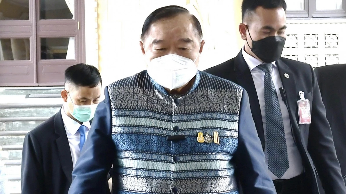 "ประวิตร" เผย มีคนแทน "ประยุทธ์" หาก สะดุด ปม นายกฯ 8 ปี อุบ ลงแคนดิเดตเองหรือไม่