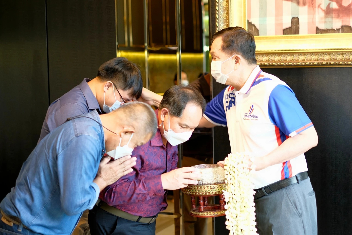 “บิ้กน้อย”เปิดบ้านส.ส.เศรษฐกิจไทยรดน้ำอวยพร-ลั่นโหวตหนุนผลประโยชน์ปชช.