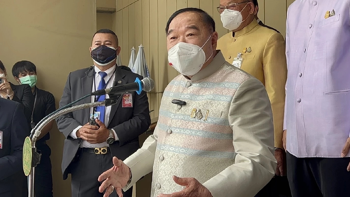 "ประวิตร" โว "พปชร." แข็งโป๊ก เรตติ้งดี ไปไหนเคยเห็นใครมาด่า