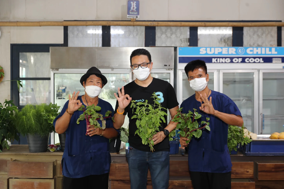 "สกลธี" ผุดไอเดีย ปลูกผักหลังบ้าน-สมาร์ทฟาร์มมิ่ง แก้ปัญหาปากท้องคนกรุง