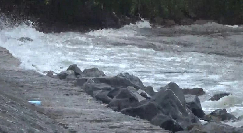 พบแล้ว! ตู้คอนเทนเนอร์ 13 ตู้ หลังโดนคลื่นลมพัดตกทะเล