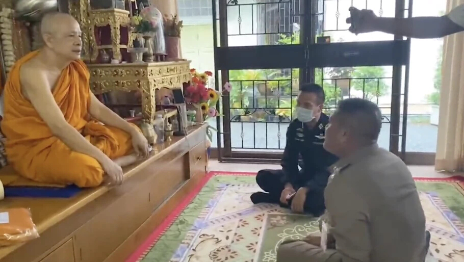 ตำรวจเมืองคอน ลุยวัดดังเร่งล่า "พระดอน" ตามหมายจับคดีเช็ค 2 หมาย