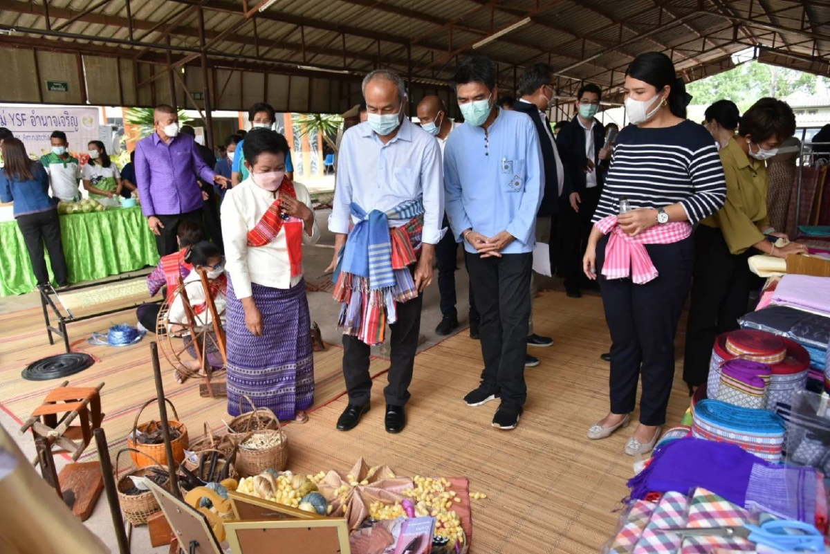 “สินิตย์”หนุนพัฒนา “ผ้าทอยโสธร” เพิ่มรายได้ให้ชุมชน