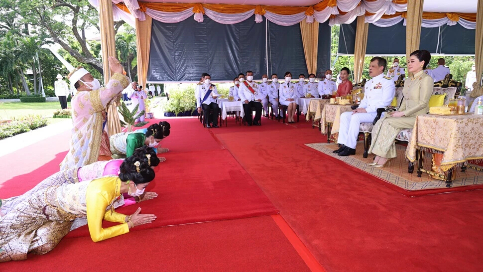 ในหลวง ทอดพระเนตรพระยาแรกนาหว่านข้าว พระราชพิธีพืชมงคลจรดพระนังคัลแรกนาขวัญ