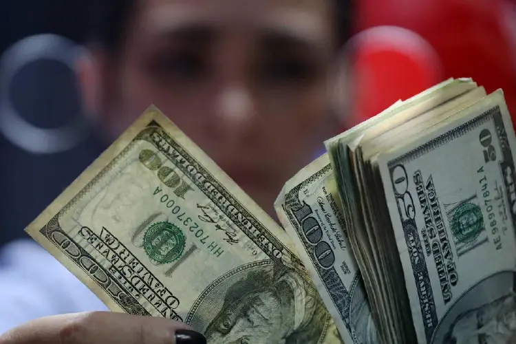 ดอลลาร์แข็งค่า รับคาดการณ์เฟดขึ้นดอกเบี้ย 0.75%