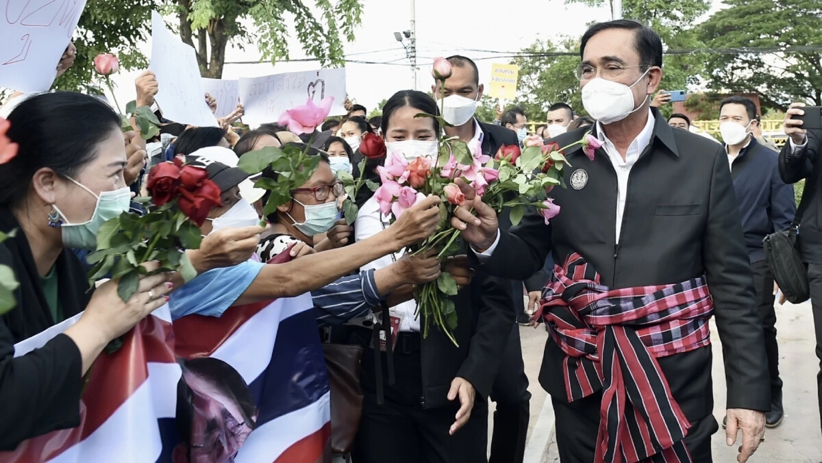 "นายกฯ" เยือน "เทศบาลแม่เหียะ" กองหนุน เชียงใหม่ มอบกุหลาบให้กำลังใจ