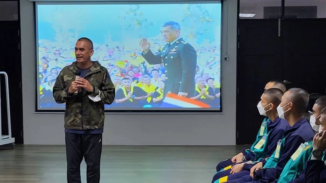 "ผู้พันเบิร์ด" พบ นักเรียนแผนที่ทหาร เผย ร.10  ทรงงานแบบประชาธิปไตยแท้จริง