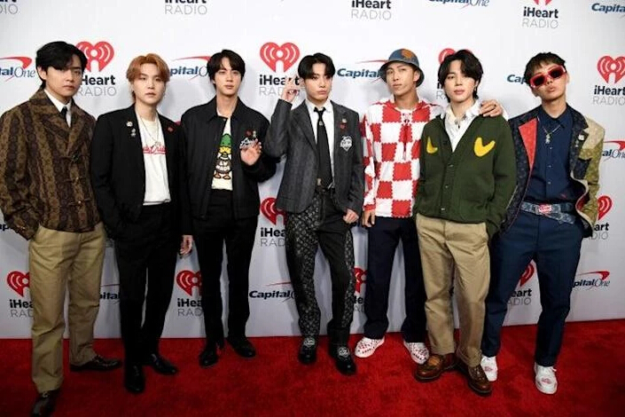 หุ้นต้นสังกัดร่วงหนัก BTS ประกาศพักวง