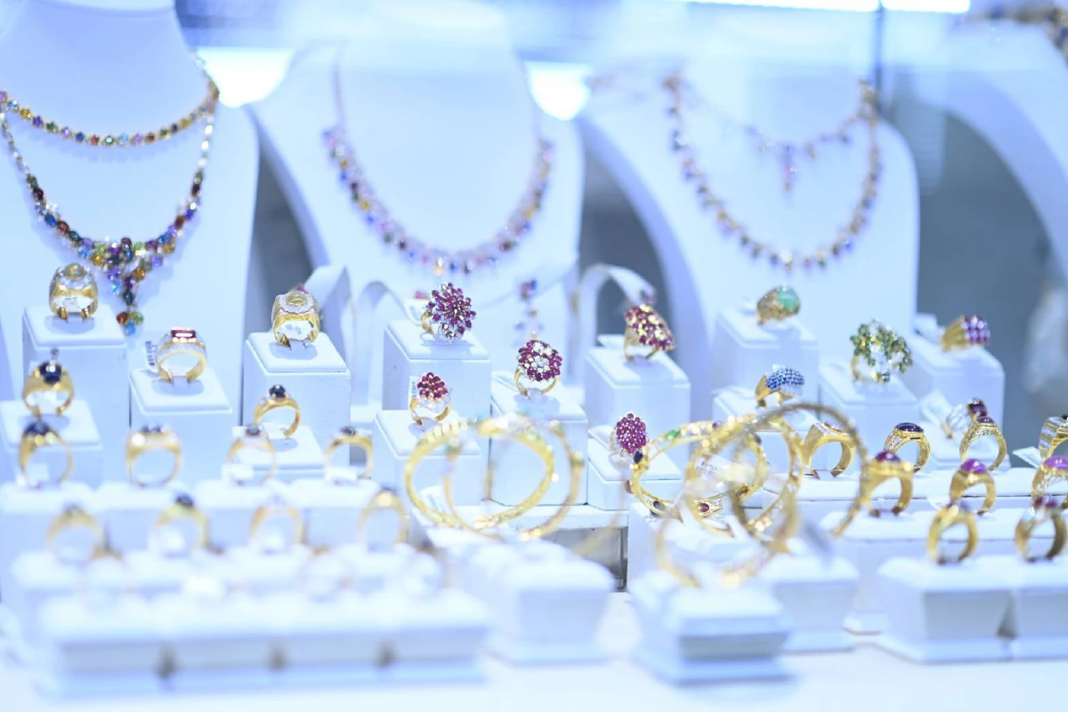 ตลาดฟื้นดันส่งออกอัญมณีและเครื่องประดับไทย 4 เดือนโต 167.72%