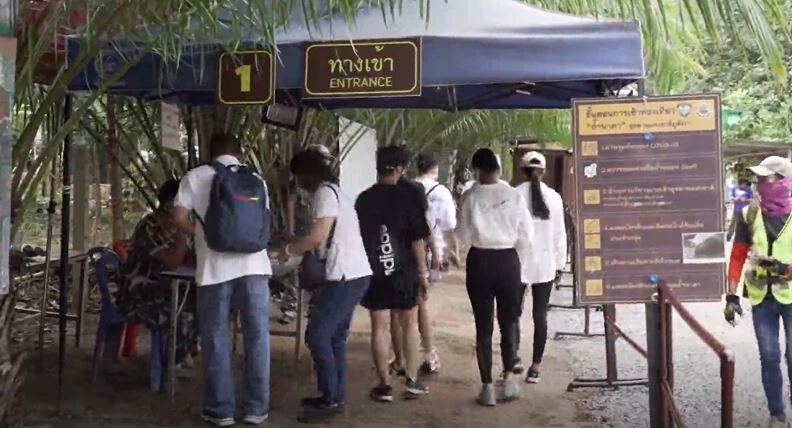 เปิดแล้ว! "ถ้ำนาคา" หลังปิด 1 เดือน นทท.ยังคึกคัก พร้อมทำพิธีเปิดป่าเปิดเขา