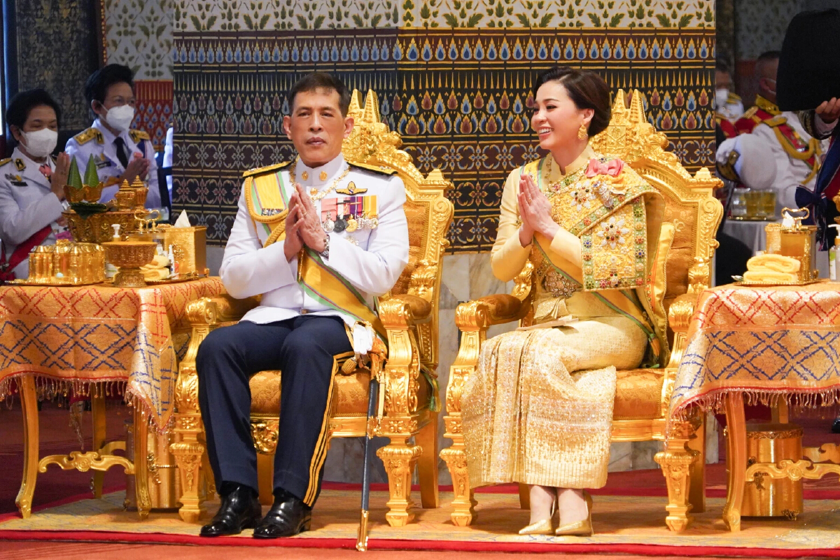 ชมภาพชุด ในหลวง เสด็จฯ ไปในการพระราชพิธีเฉลิมพระชนมพรรษา 