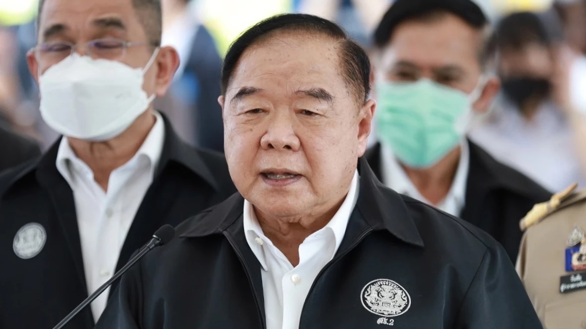 "ประวิตร" สั่ง เสริมคันกั้นน้ำ ชุมชนริมเจ้าพระยา หลัง ระบายน้ำท้ายเขื่อน
